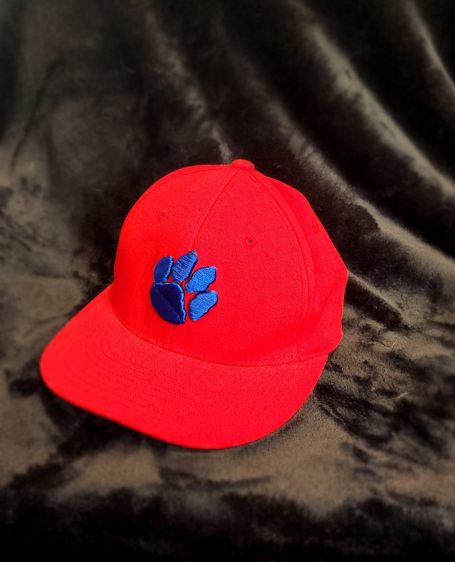 The Red Hat with Blue Paw, Size L-XL fitted